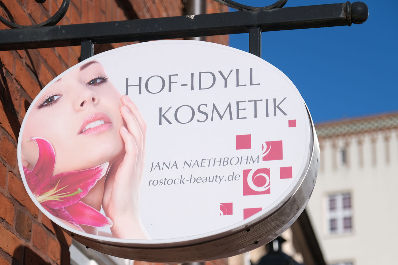 Kosmetik-Institut Hof-Idyll — Jana Naethbohm Schild im Heiligengeisthof